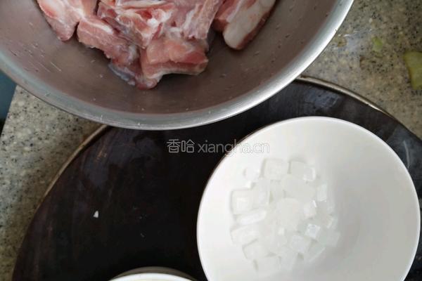 糖醋排骨的做法图解1