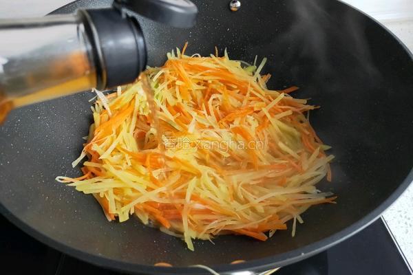 土豆丝炒胡萝卜丝的做法图解7
