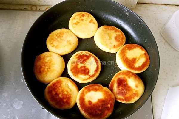 奶香地瓜饼的做法图解12