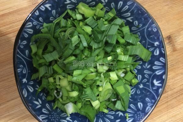 凉拌蒜苗的做法图解1