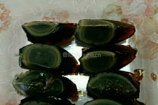 四色皮蛋的做法图解1