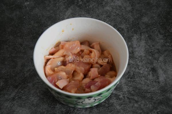 黄瓜炒肉的做法图解2