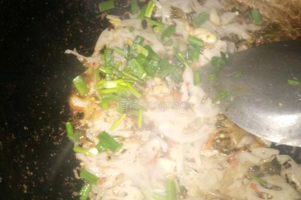 香香腊腌菜炒脆藕 的做法图解9