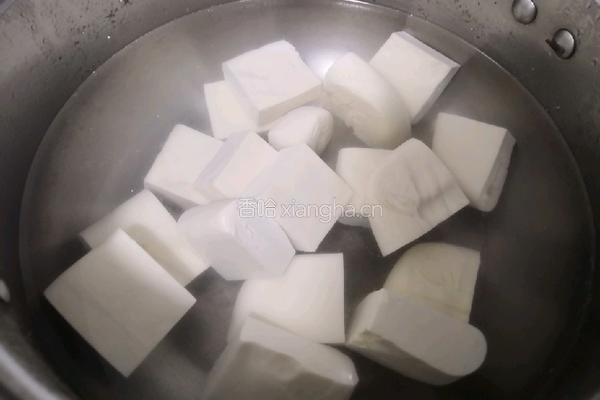 海鲜豆腐汤的做法图解1