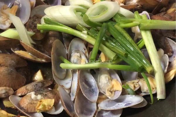 香菇酱炒花甲的做法图解7