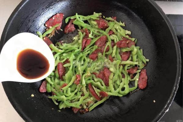 尖椒炒腊肉的做法图解7