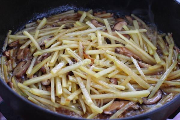 香菇炒土豆条的做法图解6
