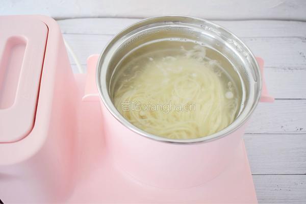 开胃凉拌面的做法图解2