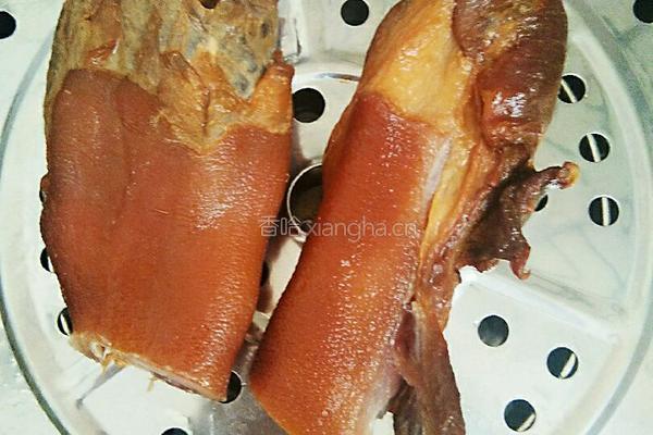 蒜苔炒腊肉的做法图解1