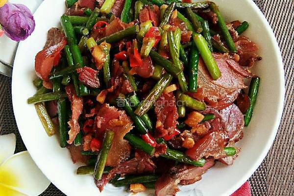 蒜苔炒腊肉的做法图解6