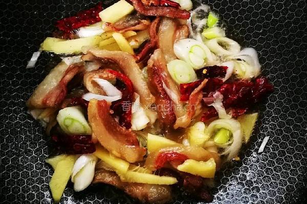 五花肉炖胖头鱼头的做法图解5