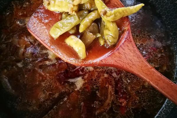 五花肉炖胖头鱼头的做法图解6