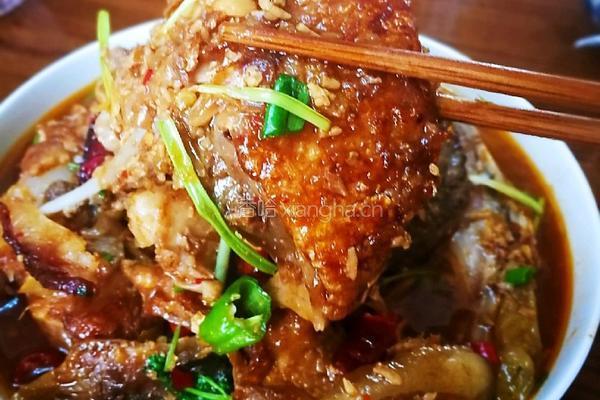 五花肉炖胖头鱼头的做法图解10