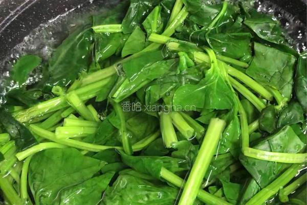 皮蛋虾皮菠菜汤的做法图解2