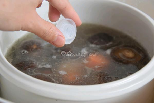 胡萝卜香菇骨头汤的做法图解7