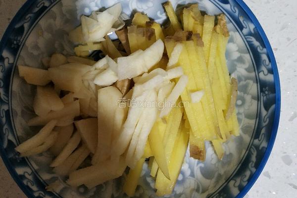 韭菜炒鱿鱼的做法图解5