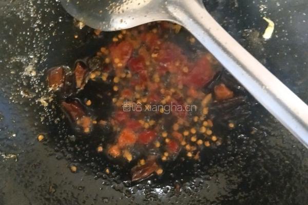 韭菜炒鱿鱼的做法图解10