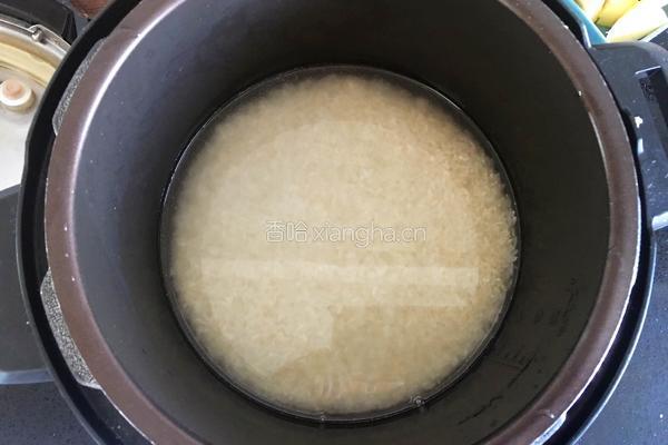 肉松胚芽米爆浆饭团的做法图解2