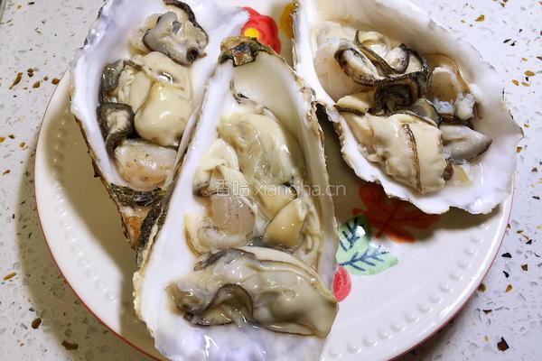 蒜蓉粉丝蒸生蚝的做法图解1
