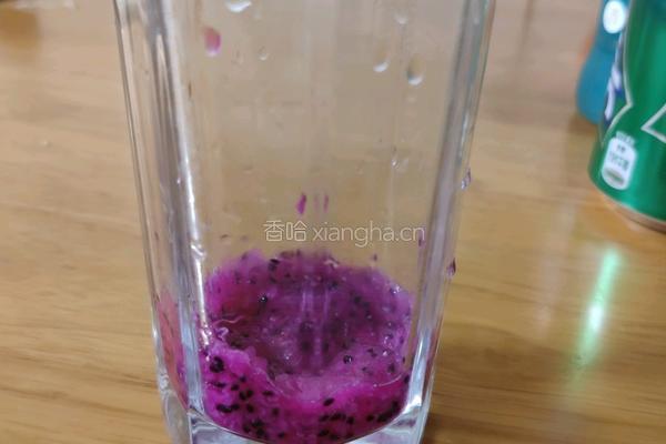蓝色妖姬（饮料）的做法图解3