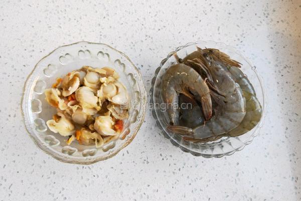 蒜蓉蒸扇贝粉丝虾的做法图解2