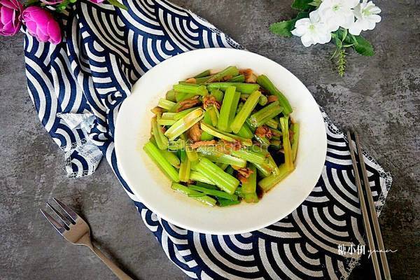 清炒芹菜的做法图解10