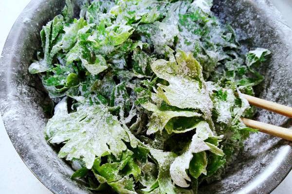 粉蒸芹菜叶的做法图解5