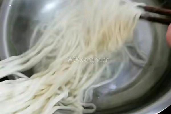 尖椒肉丝炒面的做法图解2