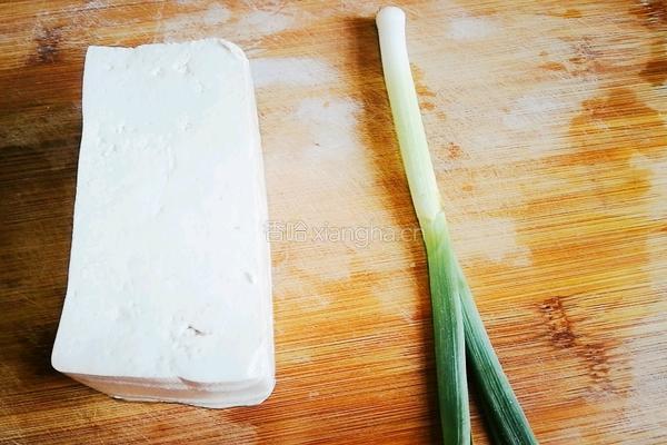 脆皮豆腐的做法图解1