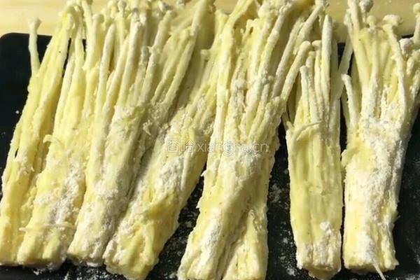 油炸金针菇的做法图解6