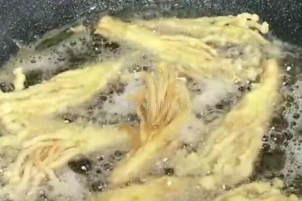 油炸金针菇的做法图解8