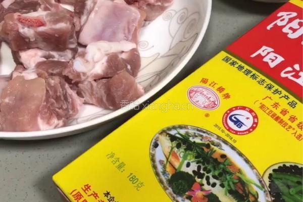 粤式豉汁蒸排骨的做法图解1