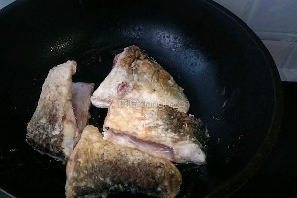 鲤鱼豆腐汤的做法图解2