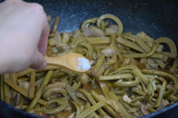 蕨菜炒肉的做法图解7