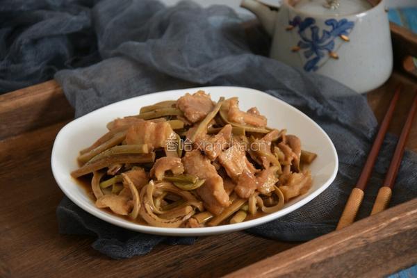 蕨菜炒肉的做法图解8