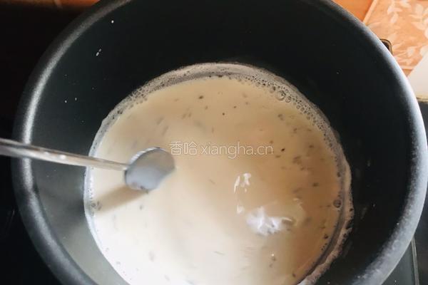 自制焦糖奶茶的做法图解3