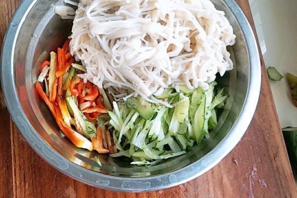 酸辣金针菇的做法图解5