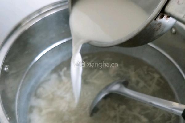 金针菇紫菜汤的做法图解3