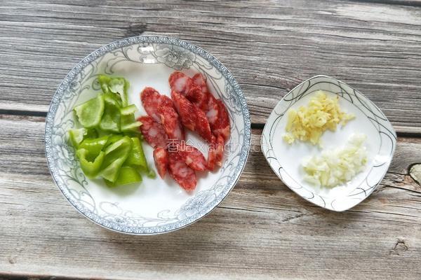 土豆片炒腊肠的做法图解4