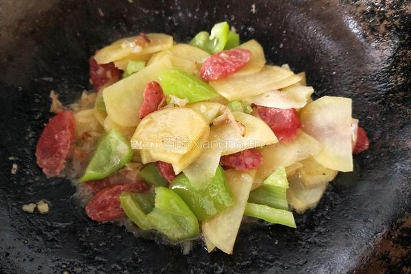 土豆片炒腊肠的做法图解17