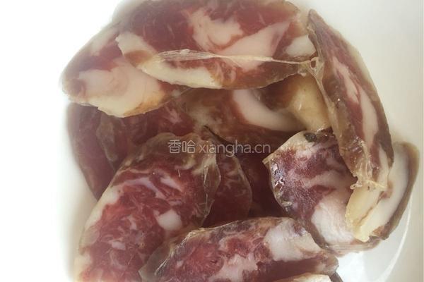 腊肠炒豆芽的做法图解2