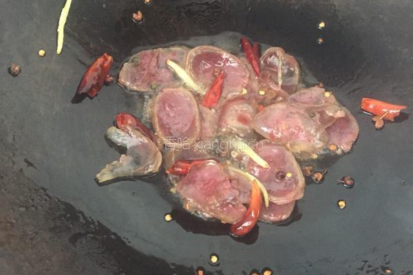 腊肠炒豆芽的做法图解6