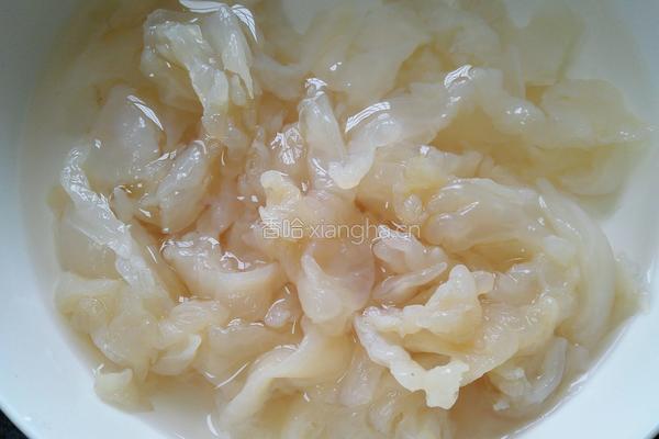 酸辣海蜇丝的做法图解1