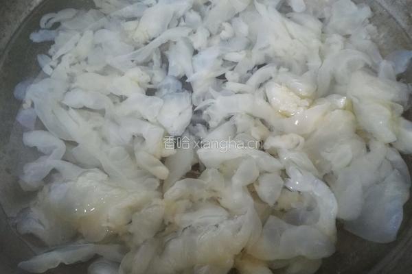 酸辣海蜇丝的做法图解4