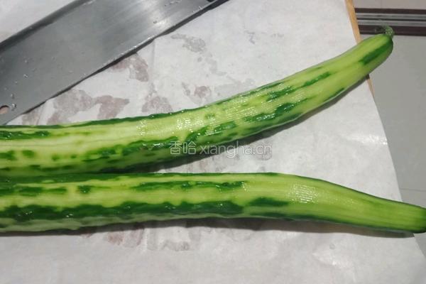 凉拌黄瓜的做法图解1