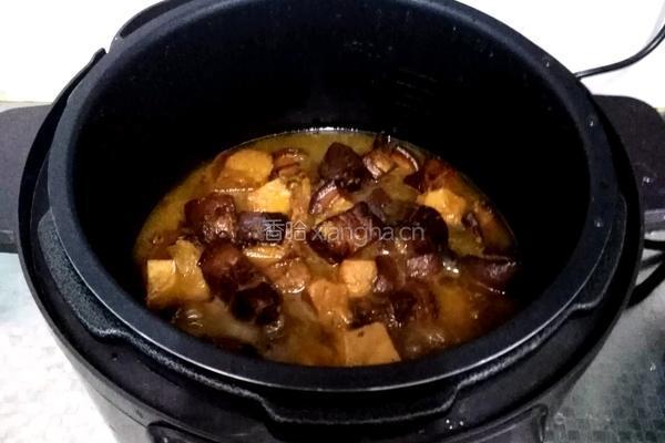 荔浦芋头红烧肉的做法图解9