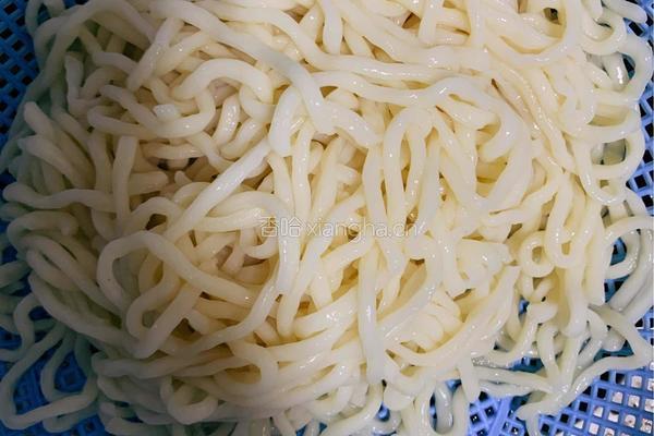 特色炒面的做法图解1