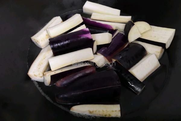 肉酱茄子煲的做法图解2