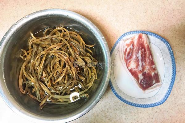 干豆角焖肉的做法图解1
