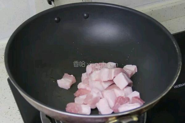 五花肉炖山药的做法图解2